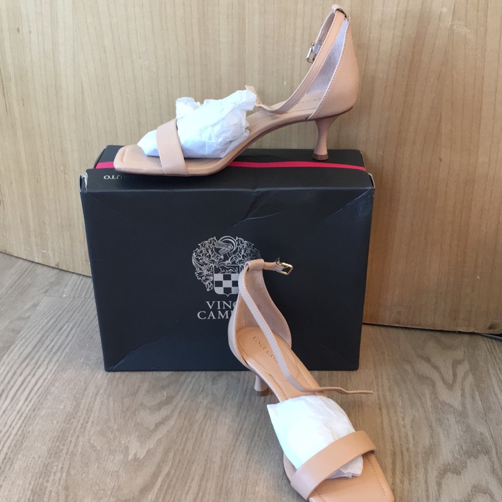 Ankle-Strap vinkely  Kitten Heel Sandal in Nude
